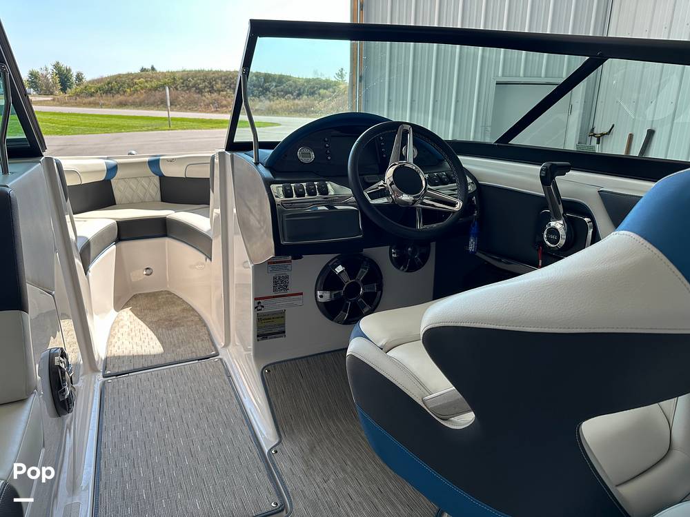 Slide: The Image of Regal 2100 RX SURF 2018 - 14728061
