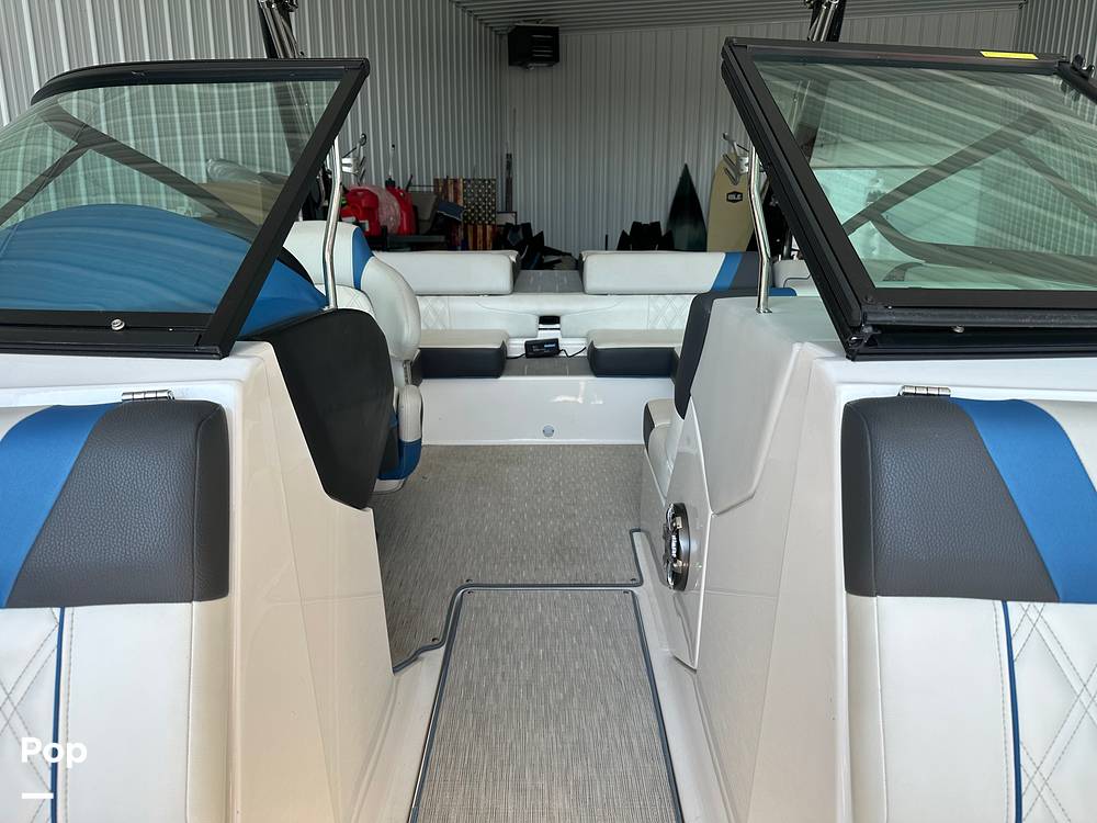 Slide: The Image of Regal 2100 RX SURF 2018 - 14728064