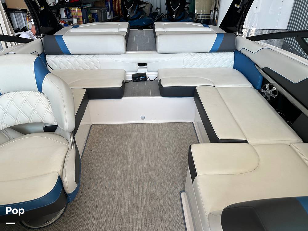 Slide: The Image of Regal 2100 RX SURF 2018 - 14728066