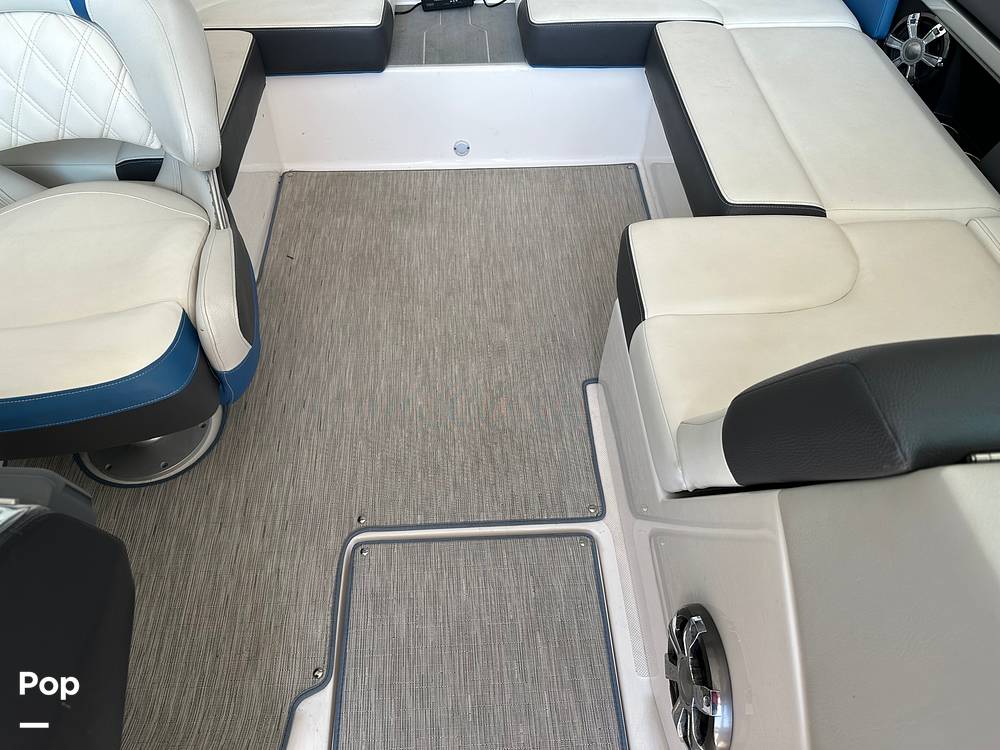 Slide: The Image of Regal 2100 RX SURF 2018 - 14728067