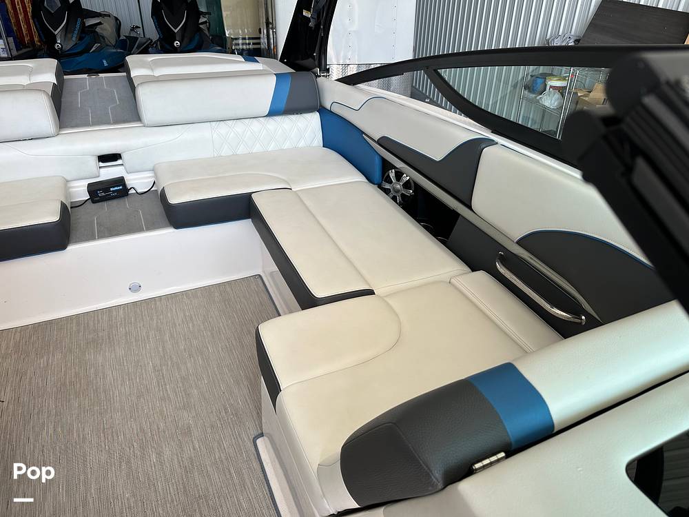 Slide: The Image of Regal 2100 RX SURF 2018 - 14728068