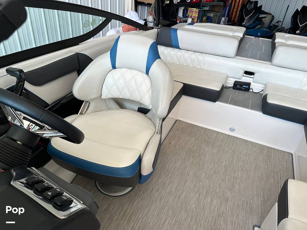 Slide: The Image of Regal 2100 RX SURF 2018 - 14728069