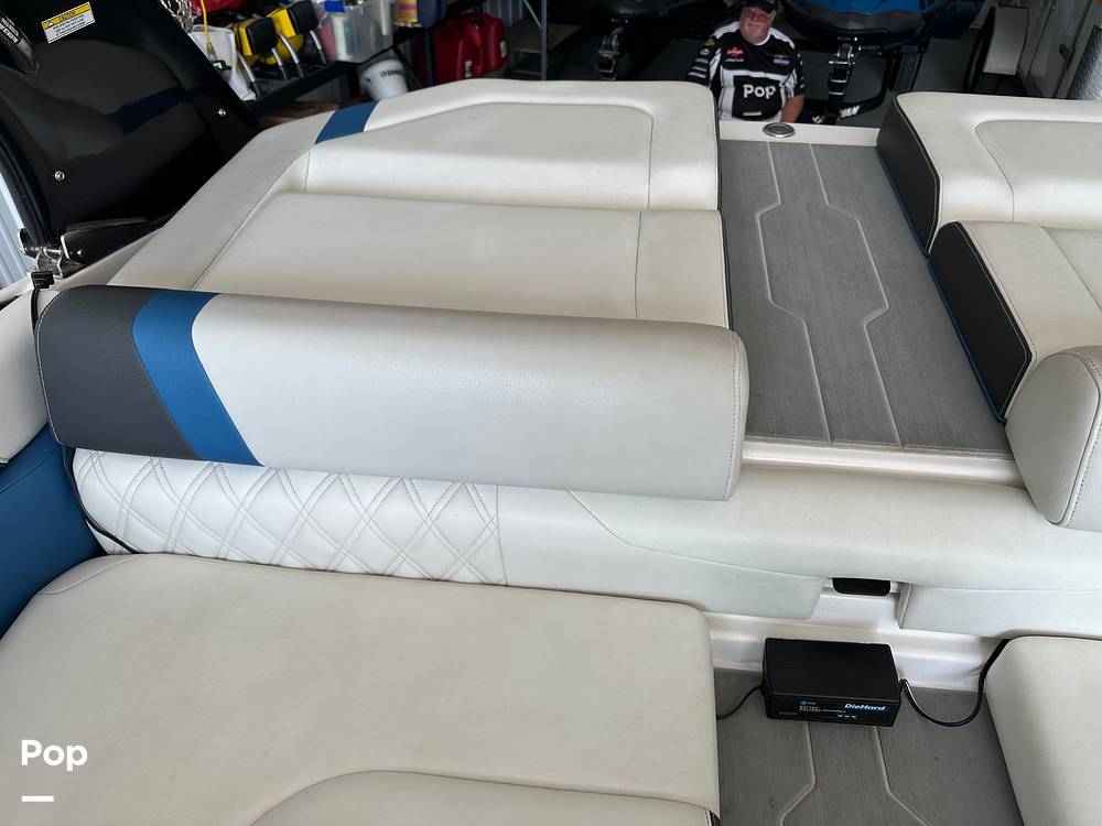 Slide: The Image of Regal 2100 RX SURF 2018 - 14728076