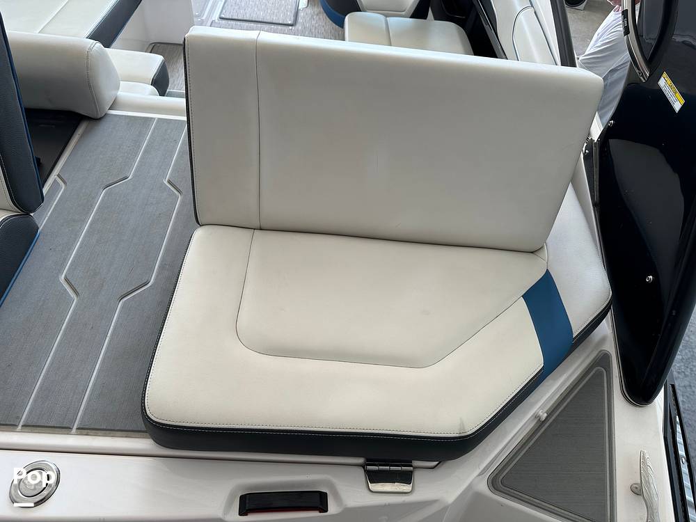 Slide: The Image of Regal 2100 RX SURF 2018 - 14728087
