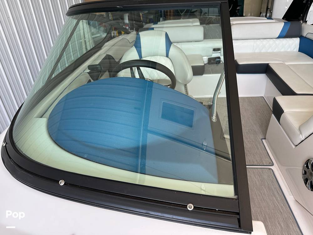 Slide: The Image of Regal 2100 RX SURF 2018 - 14728095