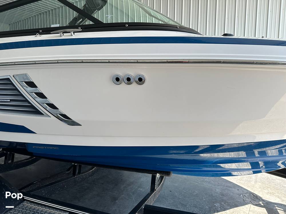 Slide: The Image of Regal 2100 RX SURF 2018 - 14727918