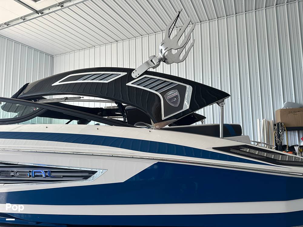 Slide: The Image of Regal 2100 RX SURF 2018 - 14727938