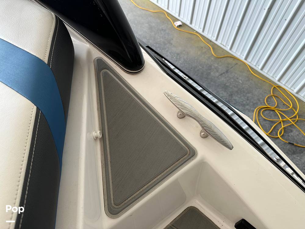 Slide: The Image of Regal 2100 RX SURF 2018 - 14727917