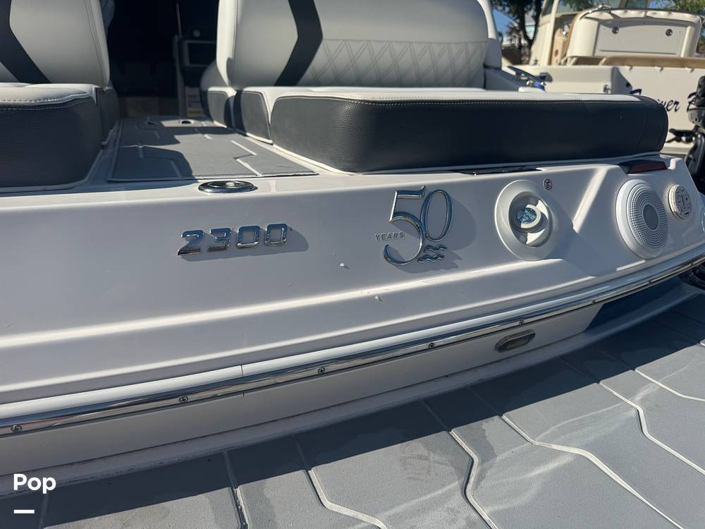 Slide: The Image of Regal 2300 Bowrider 2021 - 15025495