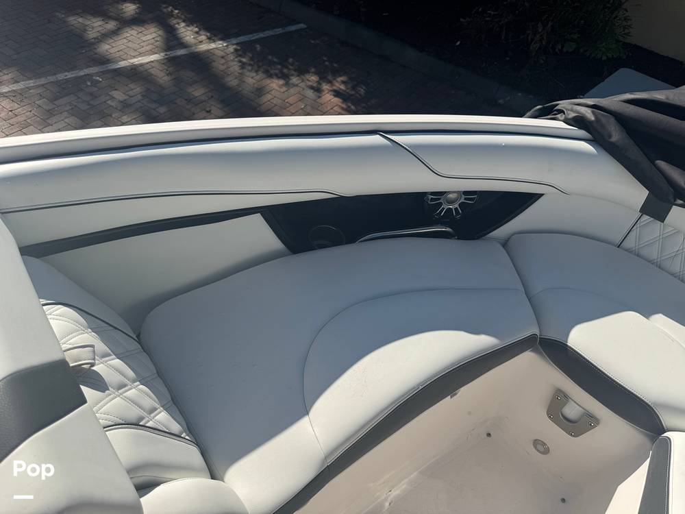 Slide: The Image of Regal 2300 Bowrider 2021 - 15025529