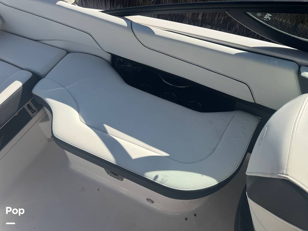Slide: The Image of Regal 2300 Bowrider 2021 - 15025539