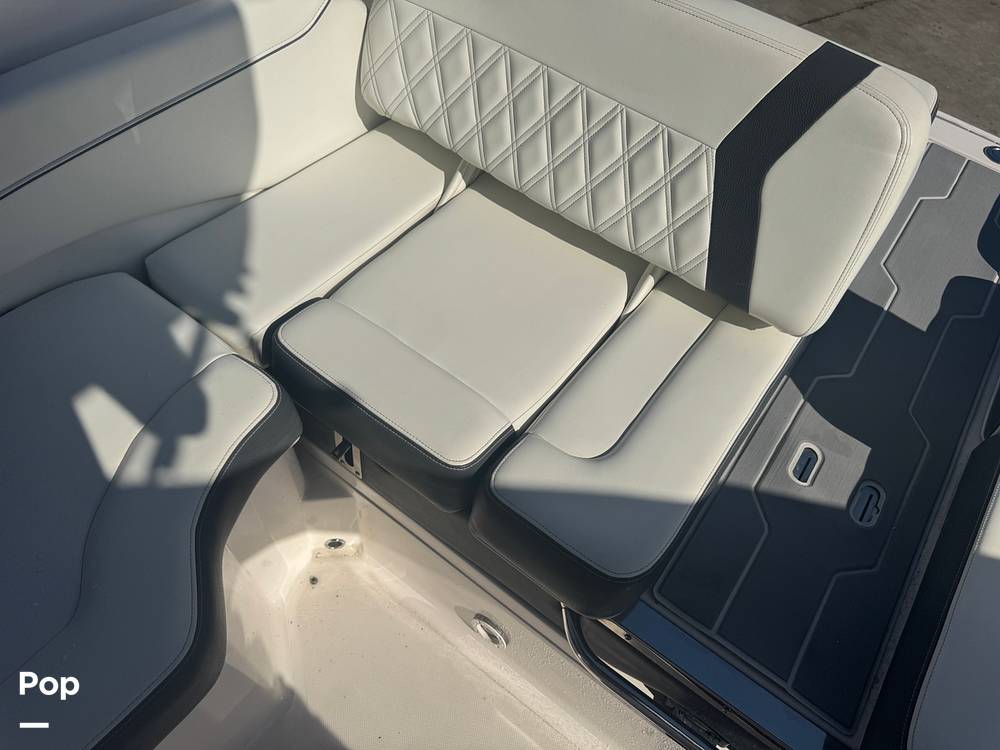 Slide: The Image of Regal 2300 Bowrider 2021 - 15025544