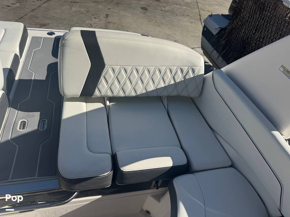 Slide: The Image of Regal 2300 Bowrider 2021 - 15025545