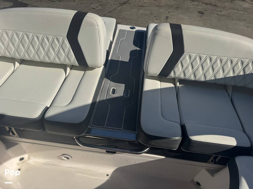 Slide: The Image of Regal 2300 Bowrider 2021 - 15025546