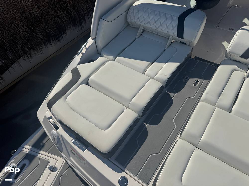 Slide: The Image of Regal 2300 Bowrider 2021 - 15025549