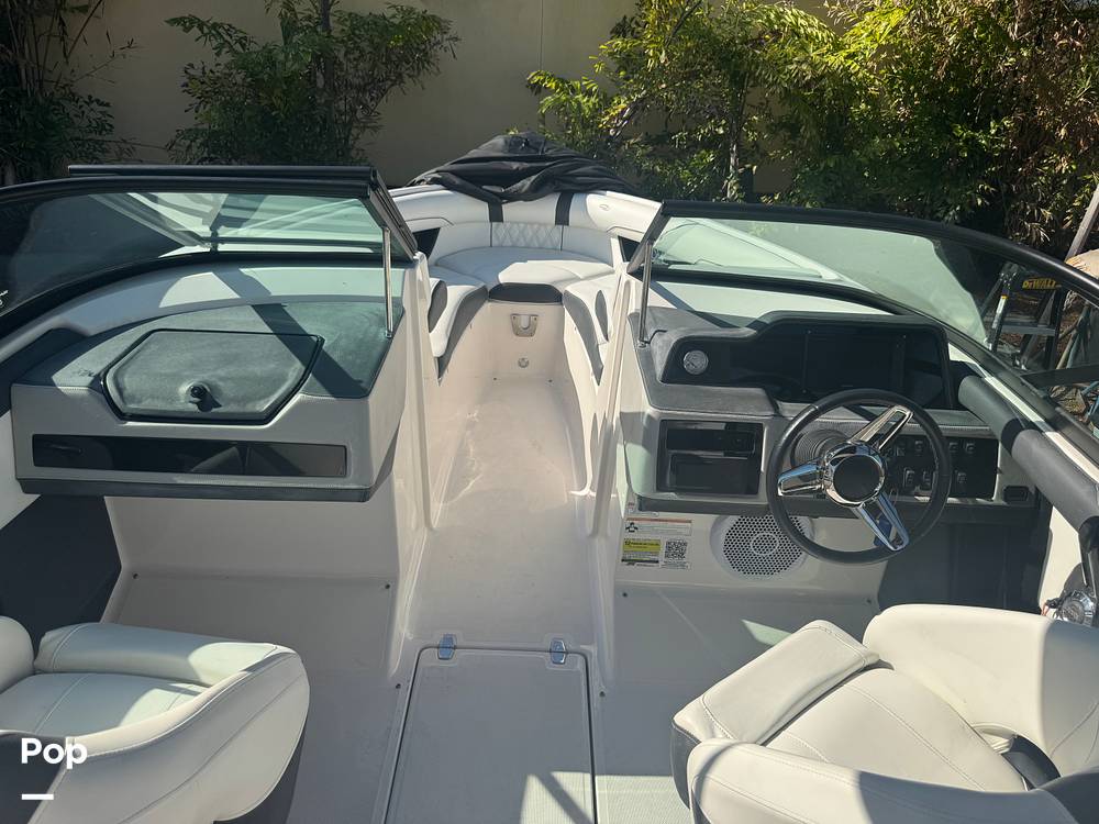 Slide: The Image of Regal 2300 Bowrider 2021 - 15025559