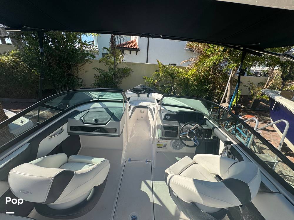 Slide: The Image of Regal 2300 Bowrider 2021 - 15025560