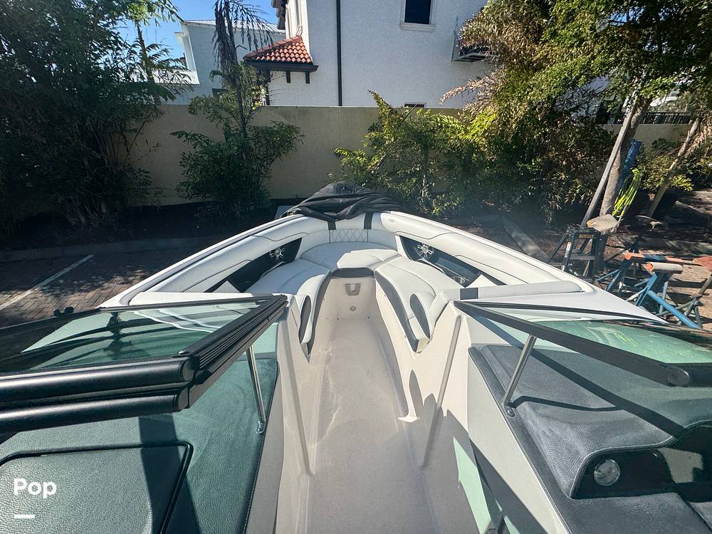 Slide: The Image of Regal 2300 Bowrider 2021 - 15025561