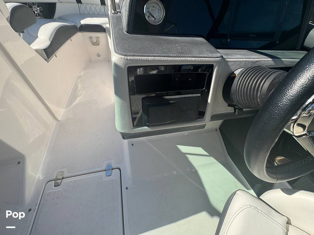 Slide: The Image of Regal 2300 Bowrider 2021 - 15025563