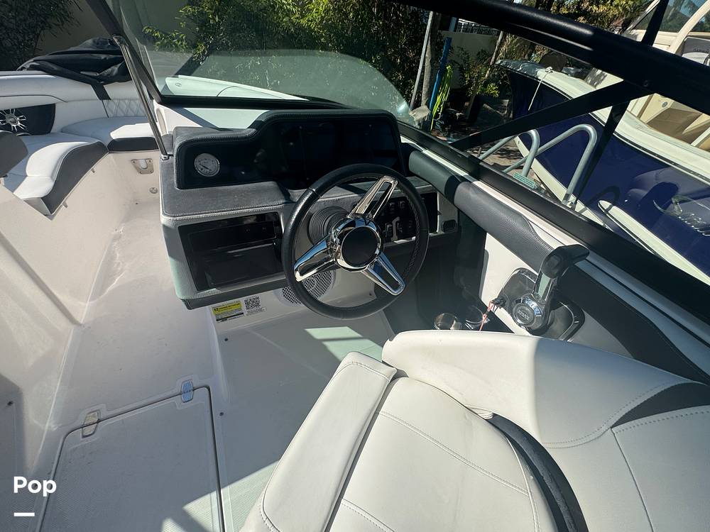 Slide: The Image of Regal 2300 Bowrider 2021 - 15025565