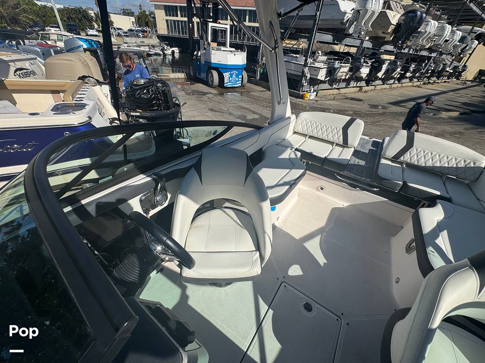 Slide: The Image of Regal 2300 Bowrider 2021 - 15025566