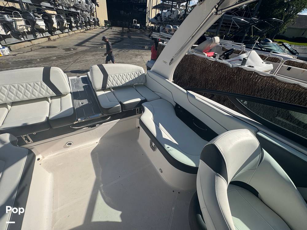 Slide: The Image of Regal 2300 Bowrider 2021 - 15025568