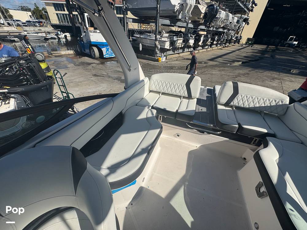 Slide: The Image of Regal 2300 Bowrider 2021 - 15025569