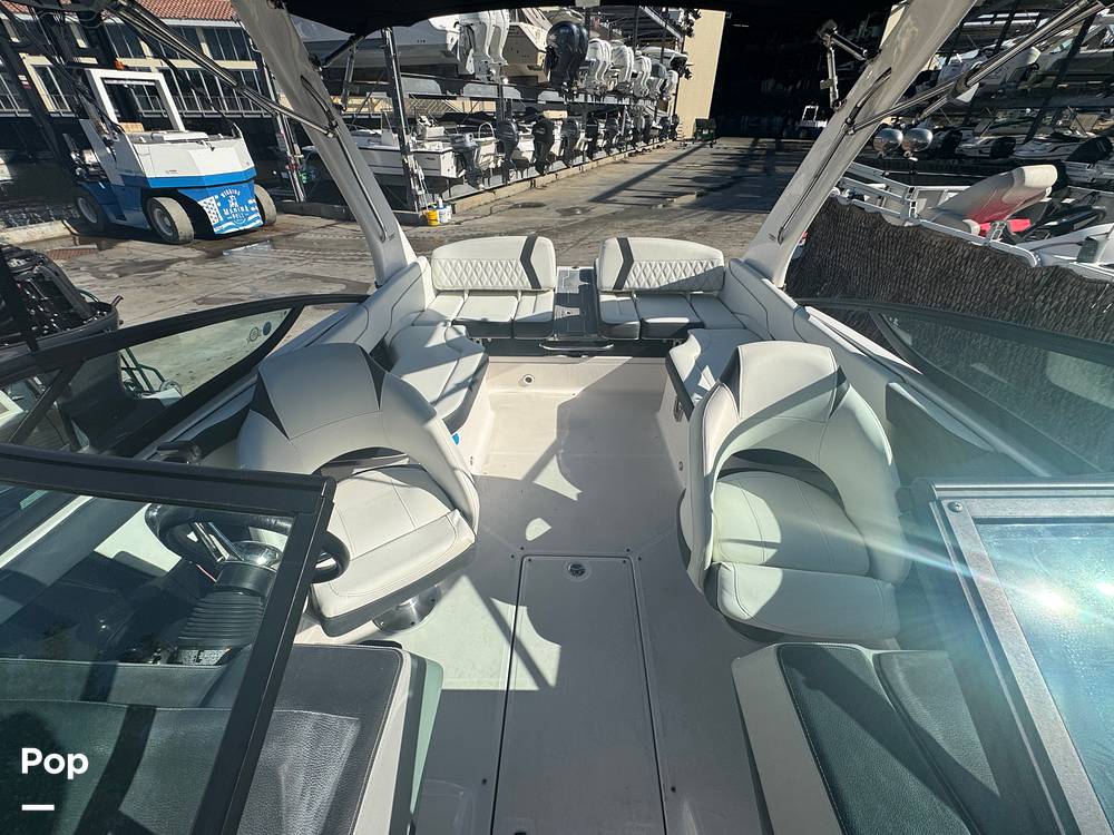 Slide: The Image of Regal 2300 Bowrider 2021 - 15025581