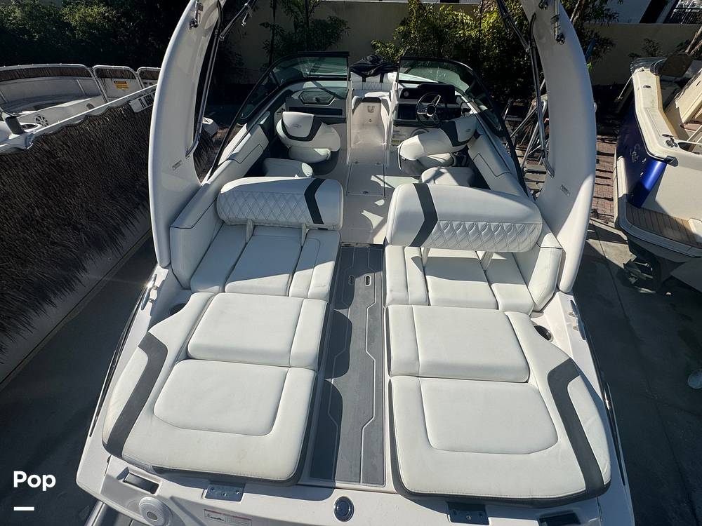 Slide: The Image of Regal 2300 Bowrider 2021 - 15025582
