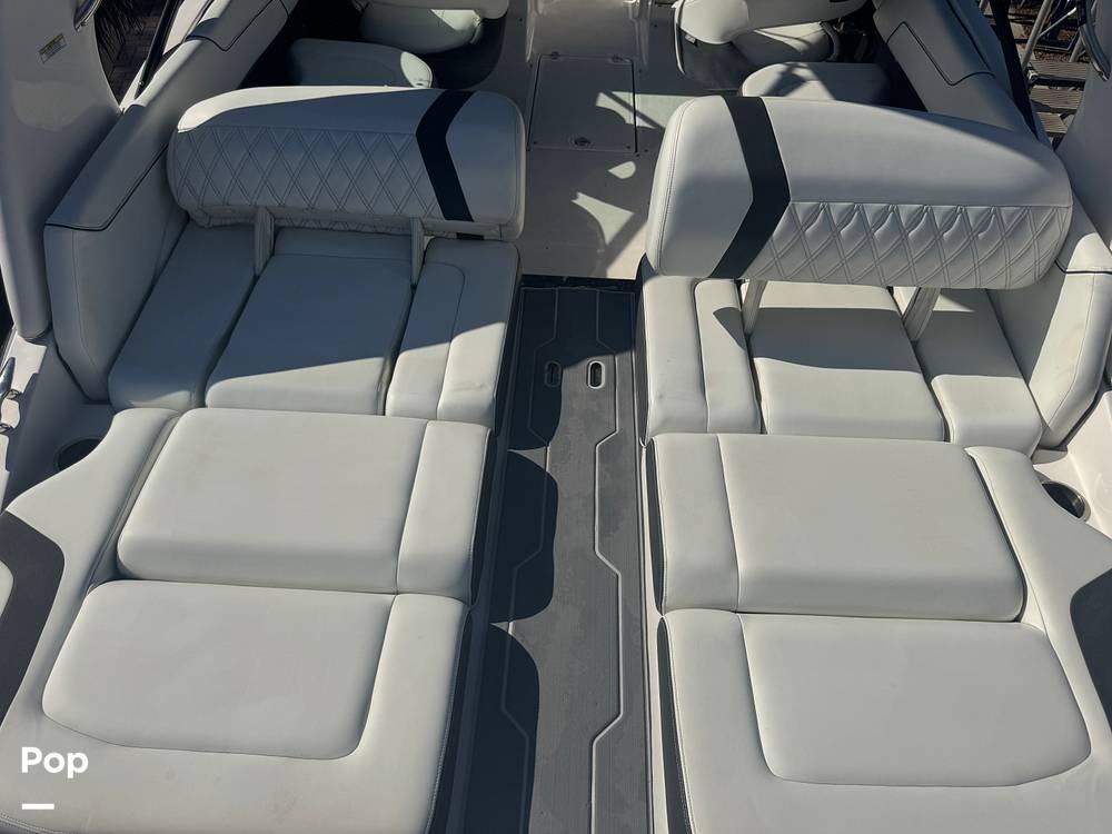 Slide: The Image of Regal 2300 Bowrider 2021 - 15025584