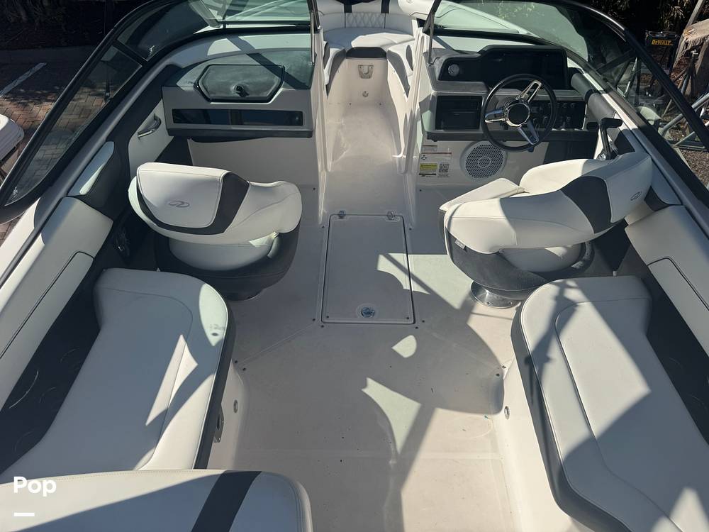 Slide: The Image of Regal 2300 Bowrider 2021 - 15025586