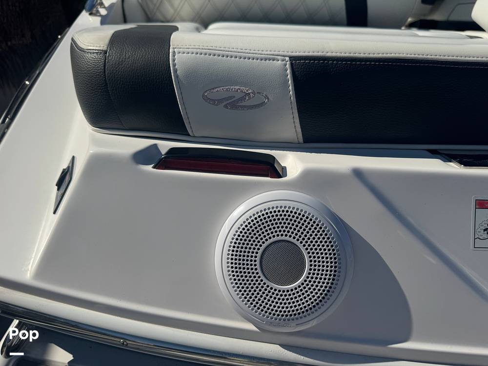 Slide: The Image of Regal 2300 Bowrider 2021 - 15025590