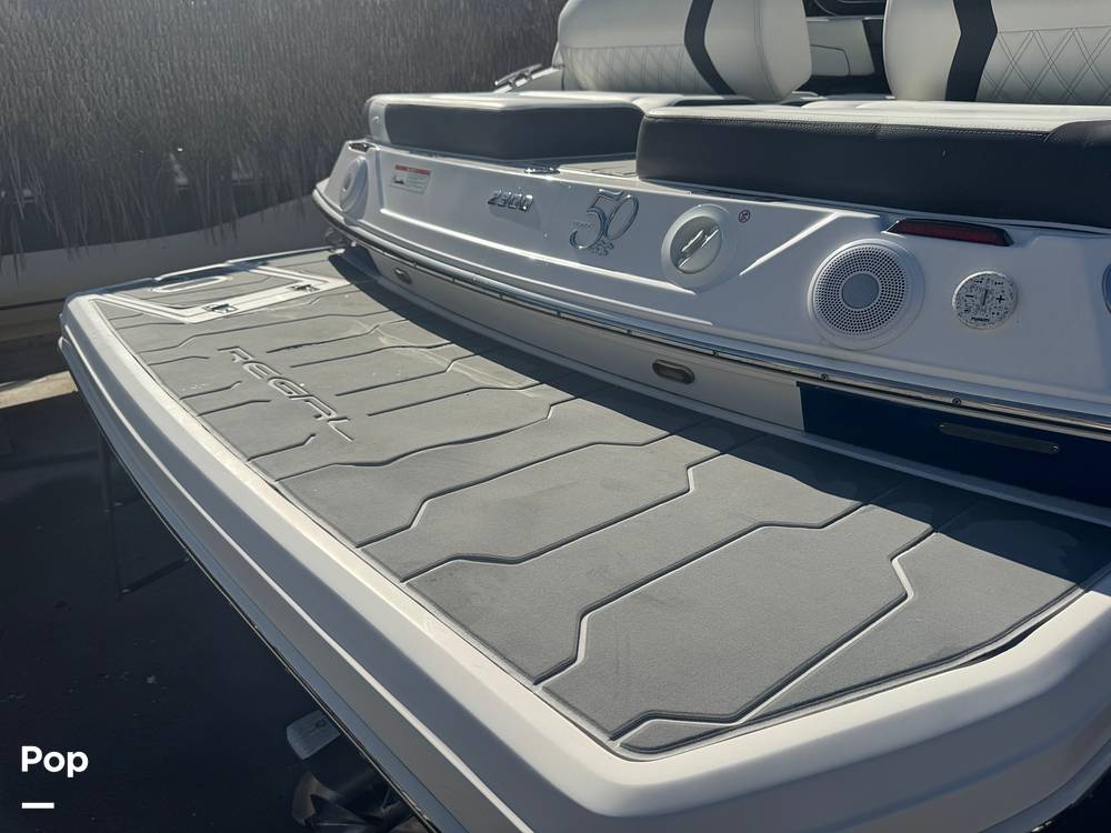 Slide: The Image of Regal 2300 Bowrider 2021 - 15025604