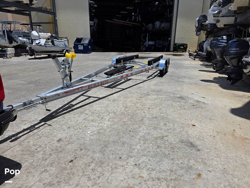 Slide: The Image of Regal 2300 Bowrider 2021 - 15569561