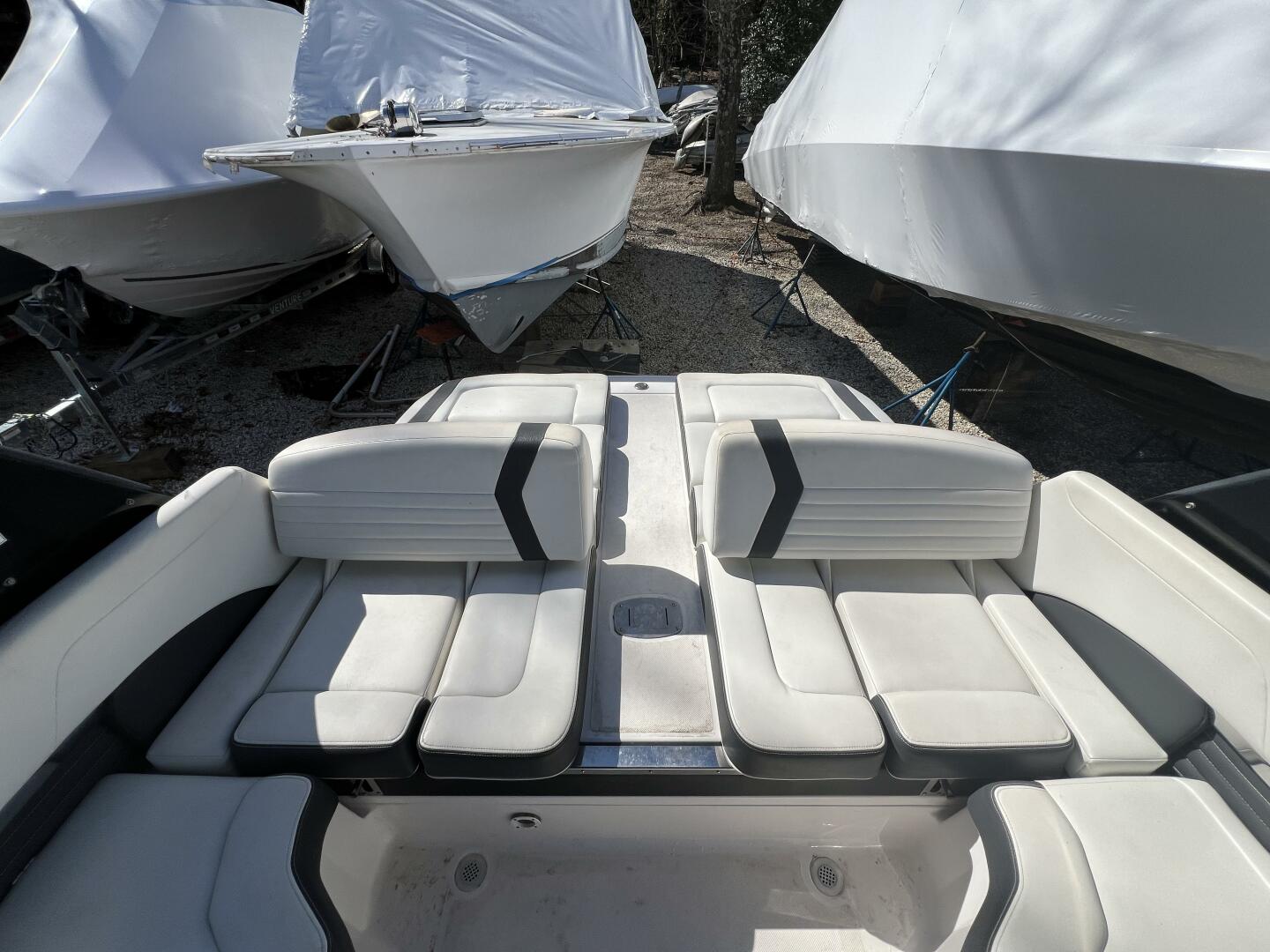 Slide: The Image of Regal 2500 RX Bowrider 2017 - 5157937