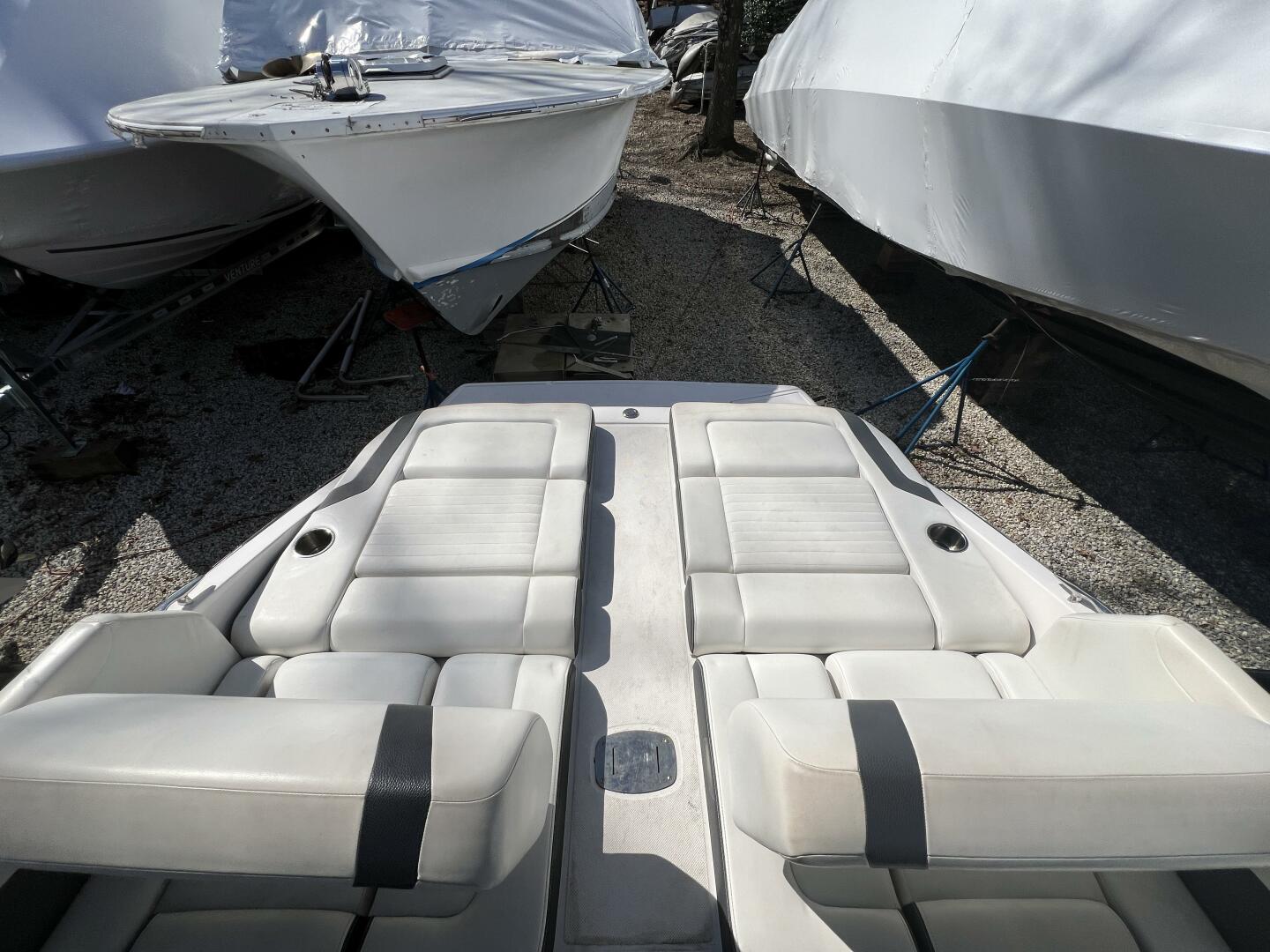 Slide: The Image of Regal 2500 RX Bowrider 2017 - 5157939