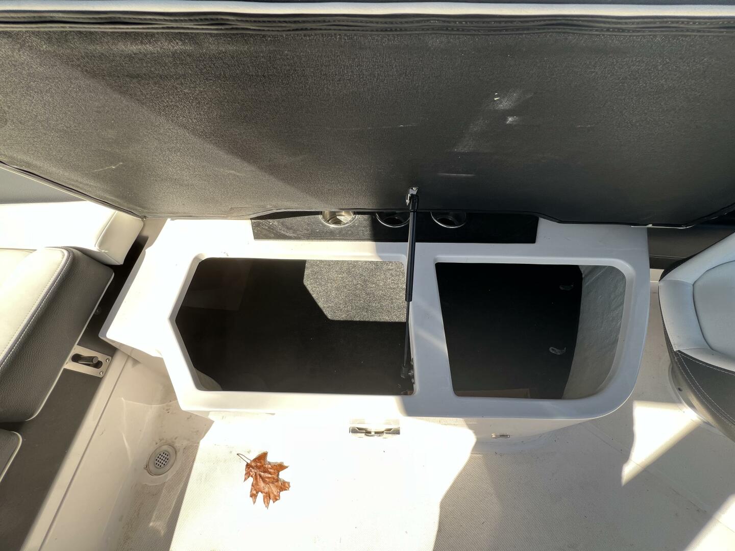 Slide: The Image of Regal 2500 RX Bowrider 2017 - 5157943