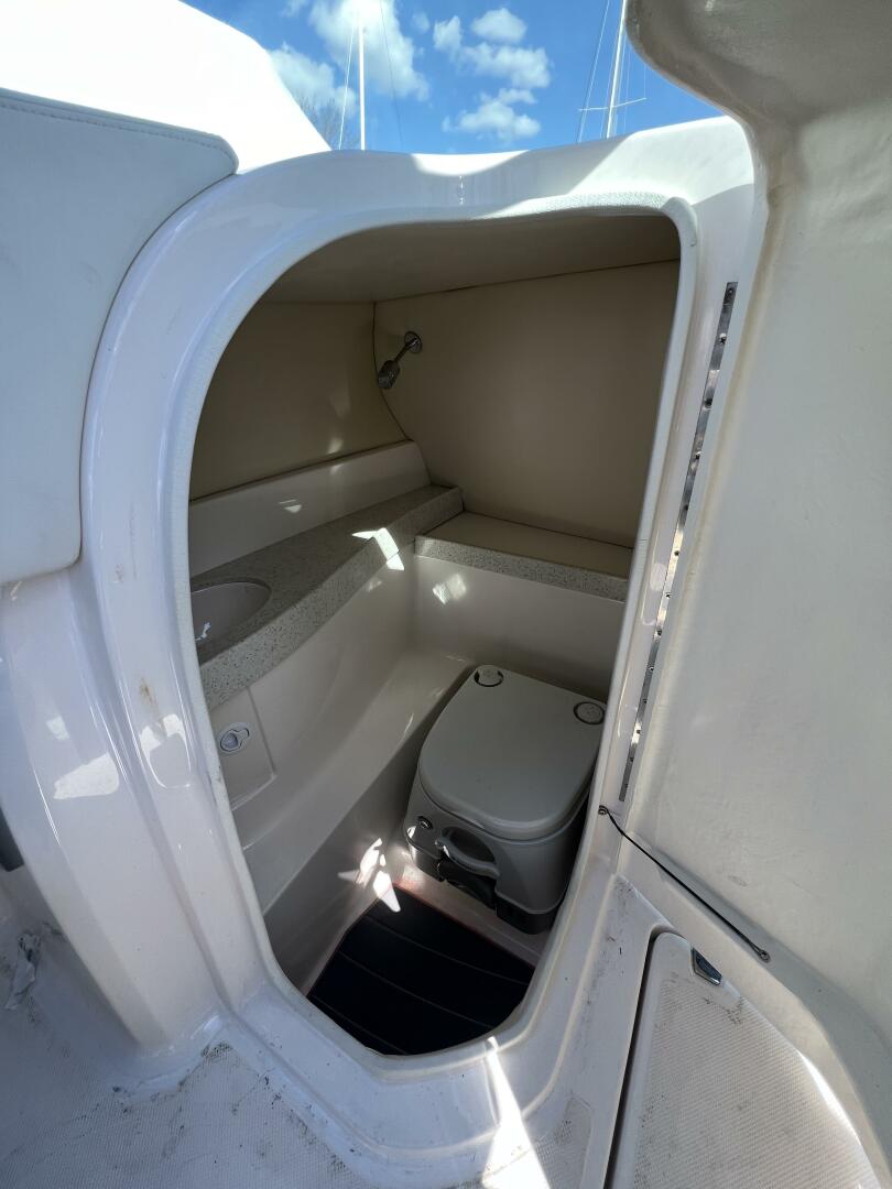 Slide: The Image of Regal 2500 RX Bowrider 2017 - 5157946