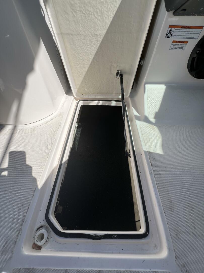 Slide: The Image of Regal 2500 RX Bowrider 2017 - 5157947