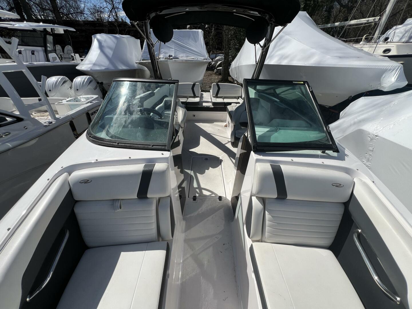 Slide: The Image of Regal 2500 RX Bowrider 2017 - 5157949