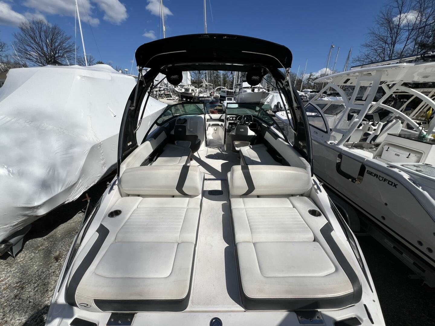 Slide: The Image of Regal 2500 RX Bowrider 2017 - 5157952