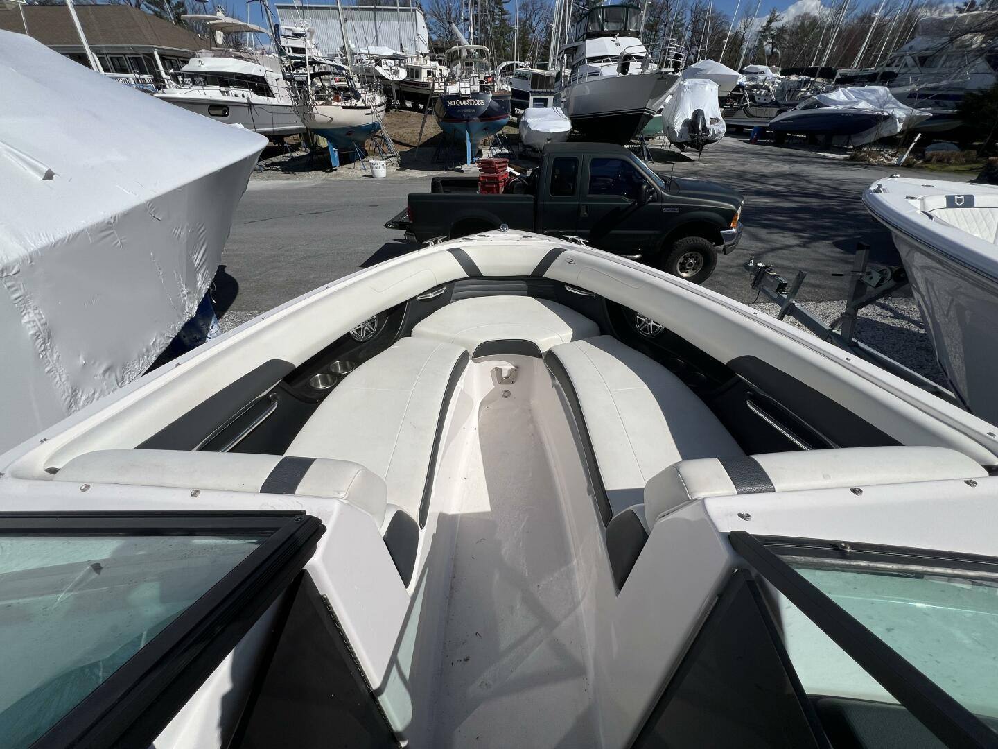 Slide: The Image of Regal 2500 RX Bowrider 2017 - 5157955