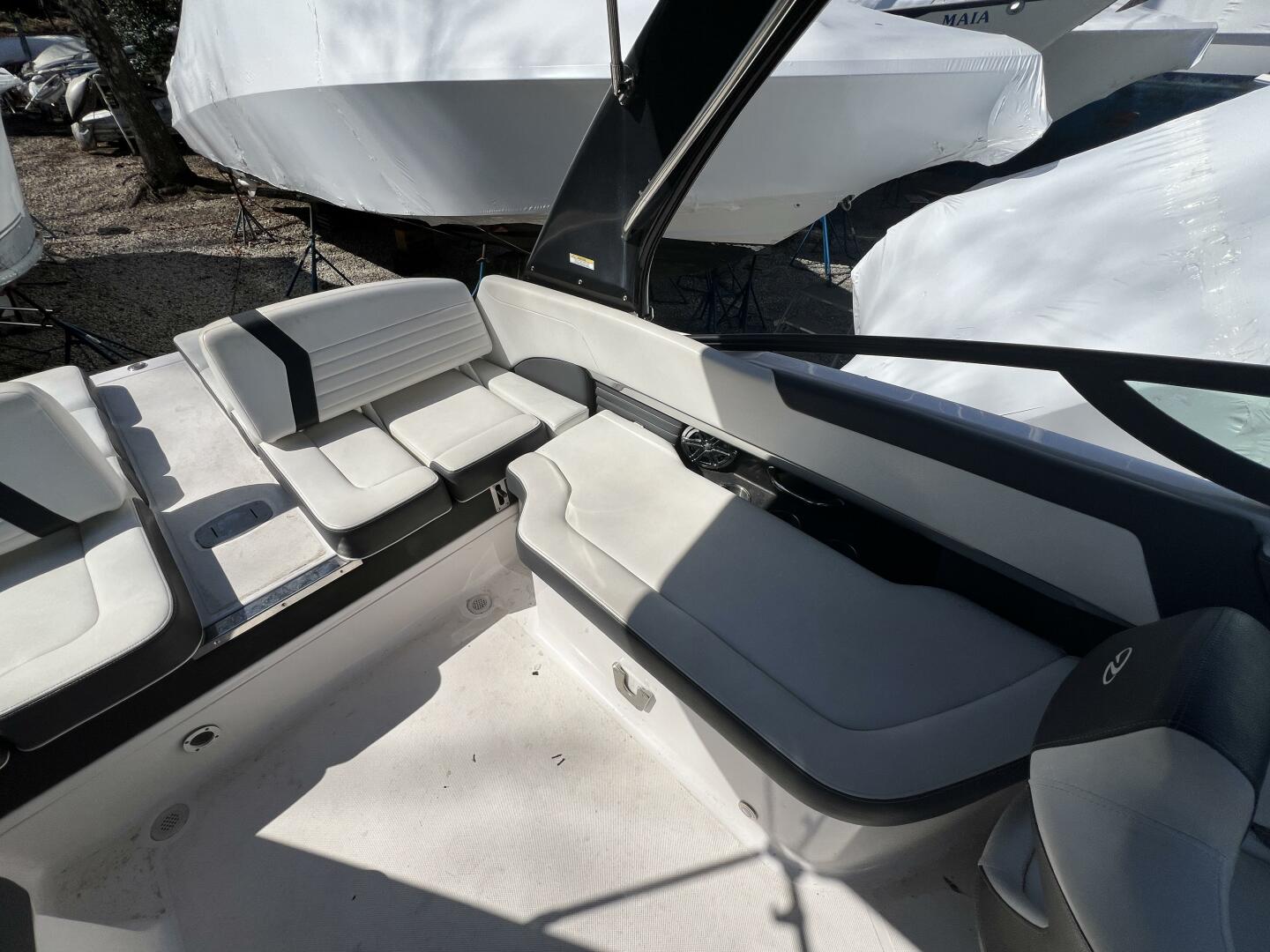 Slide: The Image of Regal 2500 RX Bowrider 2017 - 5157960