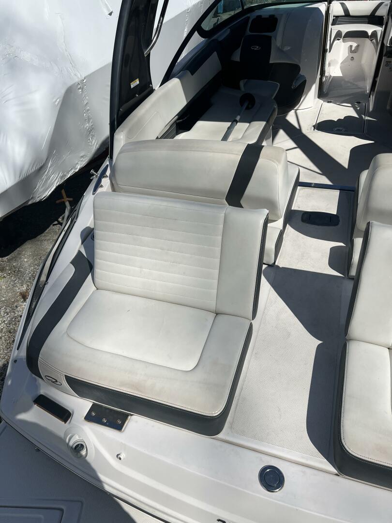 Slide: The Image of Regal 2500 RX Bowrider 2017 - 5157963