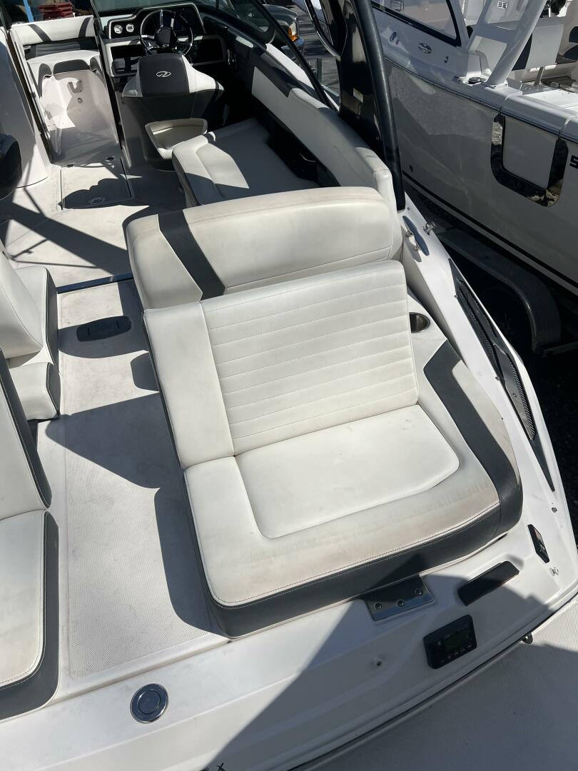Slide: The Image of Regal 2500 RX Bowrider 2017 - 5157964