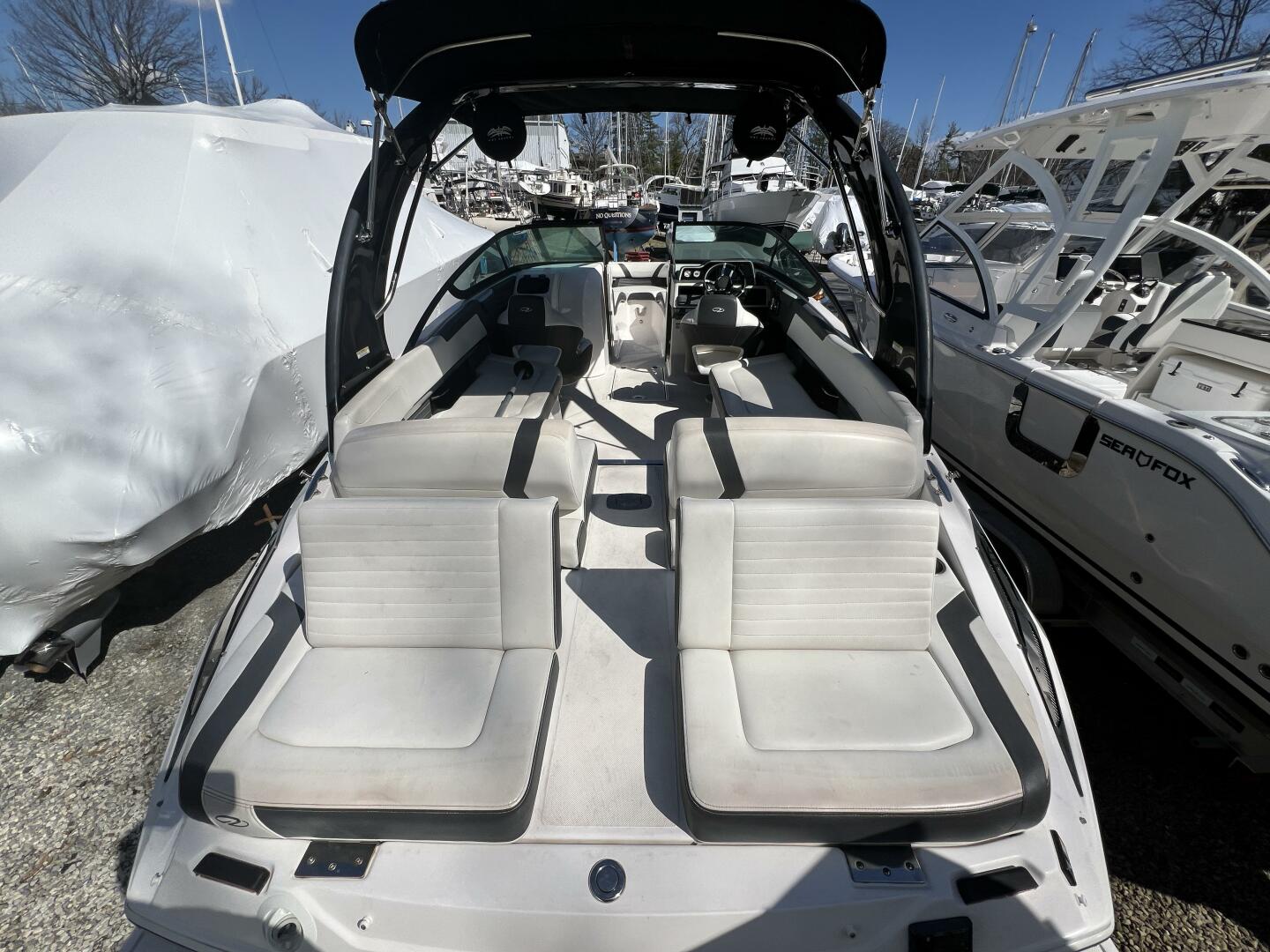 Slide: The Image of Regal 2500 RX Bowrider 2017 - 5157966