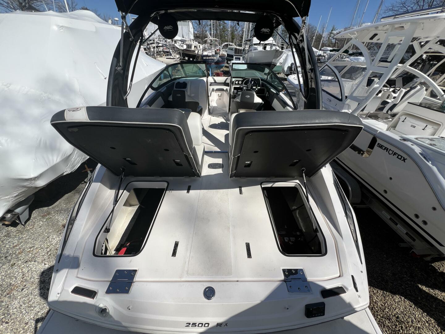 Slide: The Image of Regal 2500 RX Bowrider 2017 - 5157969