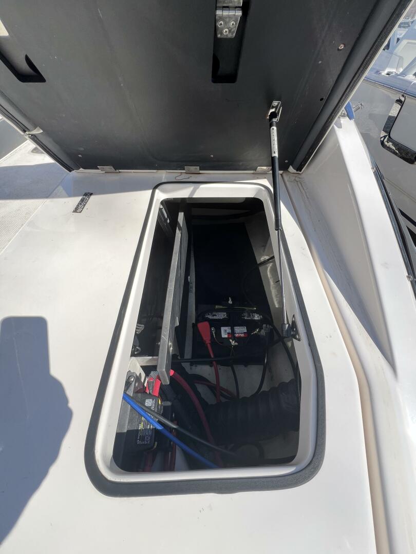 Slide: The Image of Regal 2500 RX Bowrider 2017 - 5157973