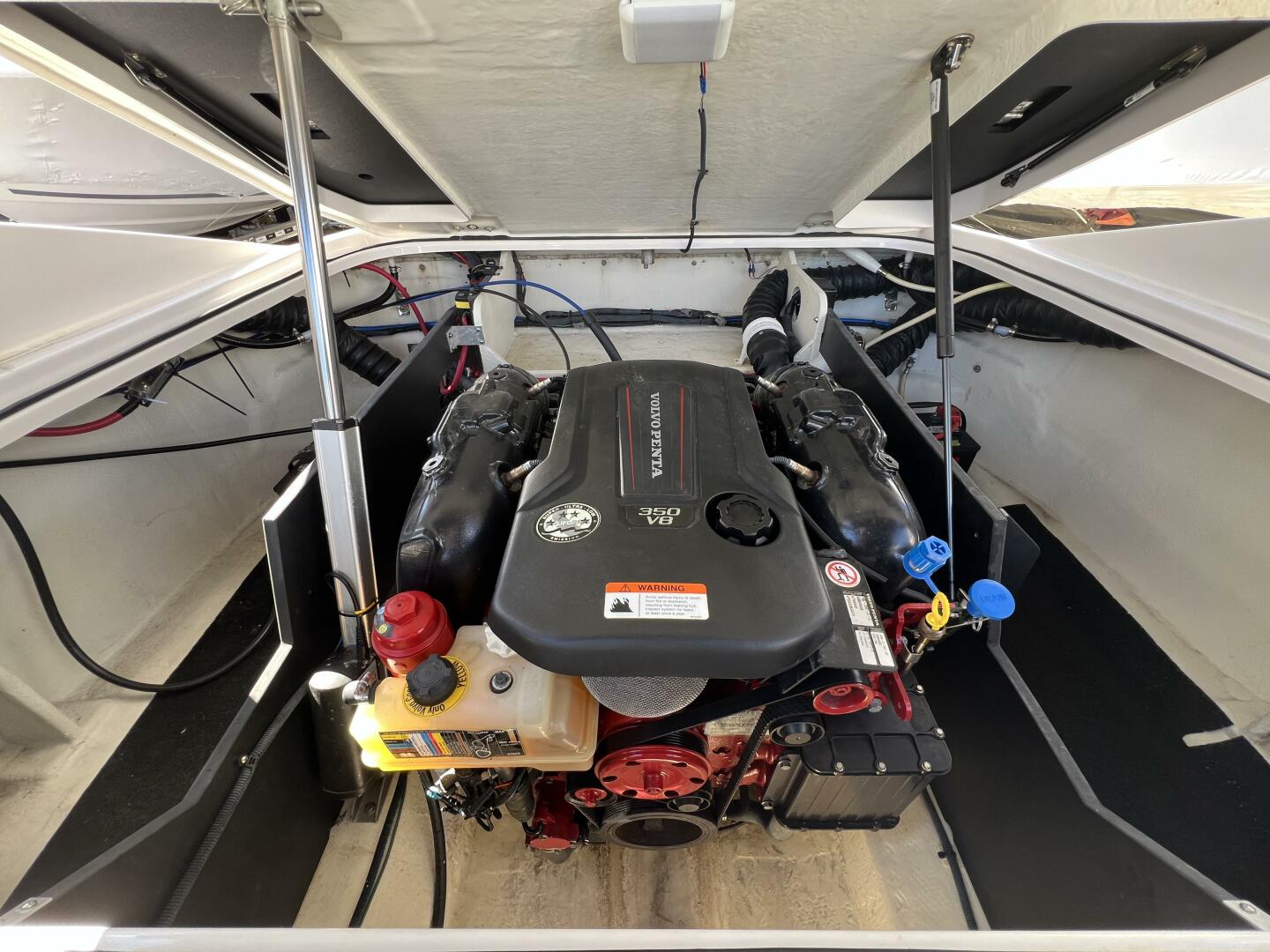 Slide: The Image of Regal 2500 RX Bowrider 2017 - 5157983