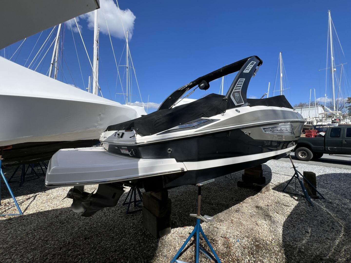 Slide: The Image of Regal 2500 RX Bowrider 2017 - 5157994